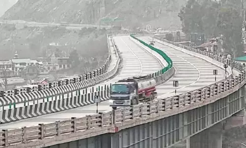 श्रीनगर-जम्मू राष्ट्रीय राजमार्ग दोतरफा यातायात के लिए खुला