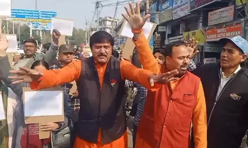 Shiv Sena (UBT) ने जम्मू में विरोध प्रदर्शन किया Shiv Sena (UBT) ने जम्मू में विरोध प्रदर्शन किया