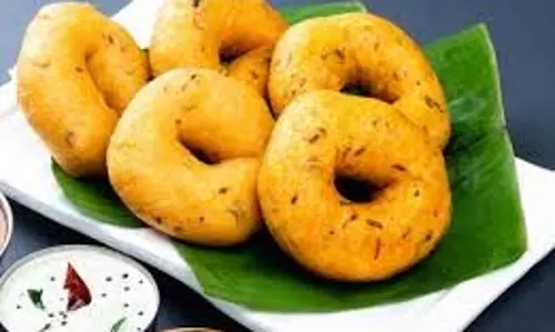 Medu Vada: नाश्ते में बनाएं दक्षिण भारत का मशहूर कुरकुरा और स्वादिष्ट मेदु वड़ा