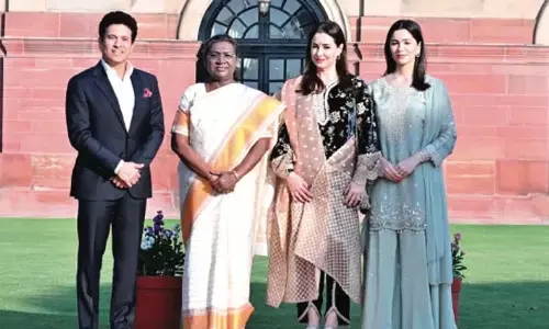 सचिन तेंदुलकर ने 2011 विश्व कप जीत की यादों को ताजा किया, राष्ट्रपति मुर्मू से मुलाकात की सचिन तेंदुलकर ने 2011 विश्व कप जीत की यादों को ताजा किया, राष्ट्रपति मुर्मू से मुलाकात की