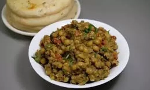 Recipe: घर पर बनाएं स्ट्रीट स्टाइल छोले कुलचा मटर Recipe: घर पर बनाएं स्ट्रीट स्टाइल छोले कुलचा मटर
