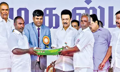 Tamil Nadu: सीएम स्टालिन ने बजट में अनदेखी के लिए केंद्र पर ‘हलवा’ कटाक्ष किया Tamil Nadu: सीएम स्टालिन ने बजट में अनदेखी के लिए केंद्र पर ‘हलवा’ कटाक्ष किया