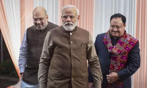 दिल्ली विधानसभा चुनाव रिजल्ट: Delhi में धूल चाट रही झाड़ू, खिल रहा कमल, BJP को बंपर बहुमत