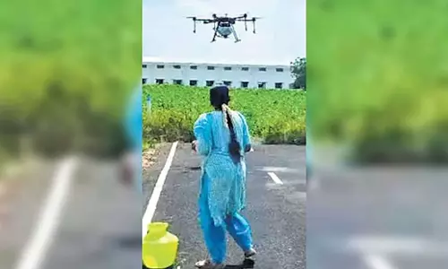 Tamil Nadu: 28 जिलों में 44 महिलाएं संचालित करेंगी ड्रोन Tamil Nadu: 28 जिलों में 44 महिलाएं संचालित करेंगी ड्रोन