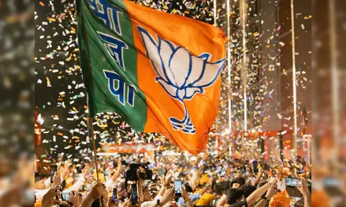 दिल्ली में कमल, कमल, कमल...चुनाव आयोग के आंकड़ों में भाजपा को बहुमत, आप को भारी नुकसान