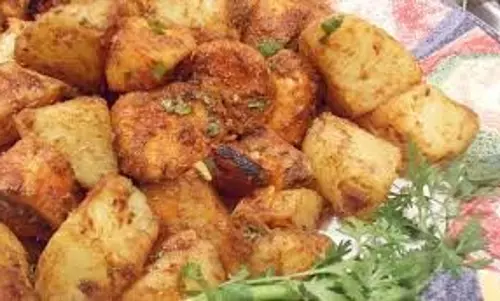 Recipe: कुछ चटपटा खाने का मन है तो ऐसे बनाएं चटपटे फ्राइड आलू Recipe: कुछ चटपटा खाने का मन है तो ऐसे बनाएं चटपटे फ्राइड आलू