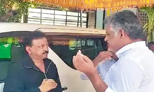 Andhra: प्रकाशम पुलिस ने राम गोपाल वर्मा से कई घंटों तक पूछताछ की