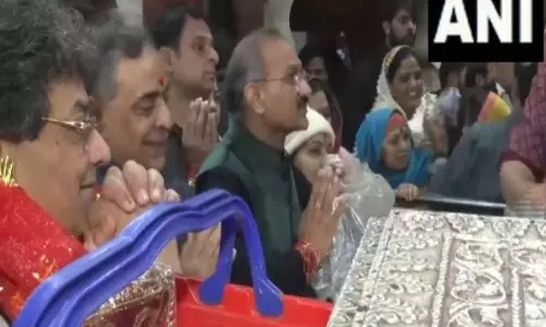 BJP के अनिल शर्मा ने कालकाजी मंदिर में पूजा-अर्चना की