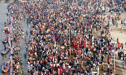 MahaKumbh 2025: त्रिवेणी संगम में करीब 40 करोड़ श्रद्धालुओं ने लगाई डुबकी, भक्ति का जोश चरम पर