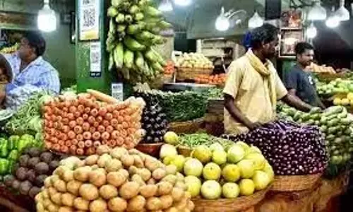 विशाखापत्तनम के रायथु बाजारों में सब्जियों की कीमत गिरी विशाखापत्तनम के रायथु बाजारों में सब्जियों की कीमत गिरी