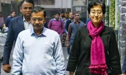 दिल्ली विधानसभा चुनाव: आम आदमी पार्टी में फिलहाल चुप्पी, भाजपा में जश्न का दौर शुरू
