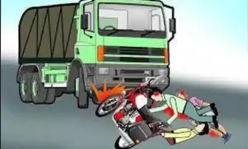 Faizabad: मियागंज में ट्रक की चपेट में आया बाइक सवार Faizabad: मियागंज में ट्रक की चपेट में आया बाइक सवार