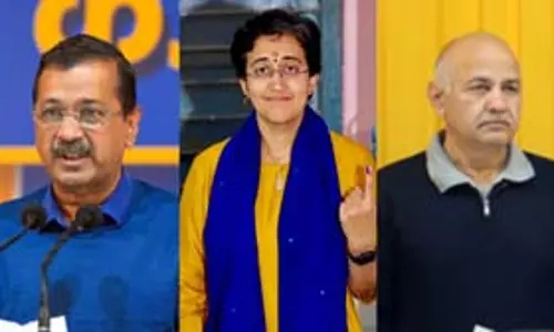 दिल्ली चुनाव परिणाम: शुरुआती रुझानों में केजरीवाल आगे चल रहे, सीएम आतिशी, सिसोदिया पीछे चल रहे