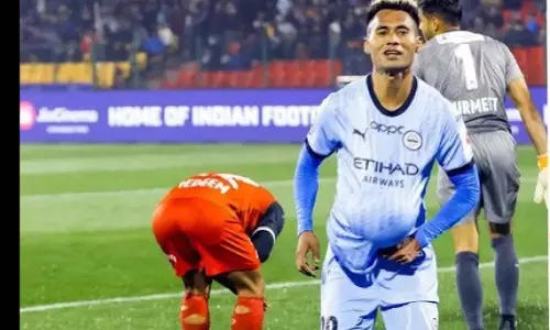ISL 2024-25: मुंबई सिटी ने एनईयूएफसी को आठ मैचों के बाद पहली हार दी ISL 2024-25: मुंबई सिटी ने एनईयूएफसी को आठ मैचों के बाद पहली हार दी
