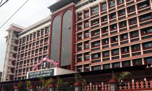 Kerala : बुढ़ापे में अपने पिता की देखभाल करना बेटों का कर्तव्य Kerala : बुढ़ापे में अपने पिता की देखभाल करना बेटों का कर्तव्य
