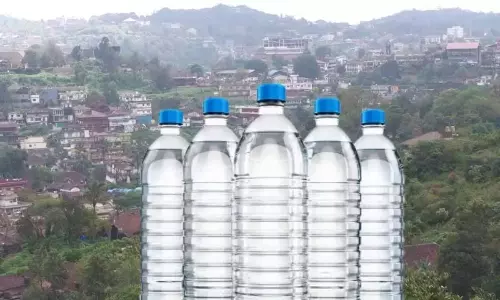 प्रदूषण से निपटने के लिए Madikeri में प्लास्टिक की पानी की बोतलों की बिक्री पर प्रतिबंध प्रदूषण से निपटने के लिए Madikeri में प्लास्टिक की पानी की बोतलों की बिक्री पर प्रतिबंध