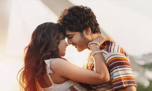 Telusu काडा के नए पोस्टर का अनावरण, नए अवतार में नजर आए सिद्दू जोनालागड्डा Telusu काडा के नए पोस्टर का अनावरण, नए अवतार में नजर आए सिद्दू जोनालागड्डा