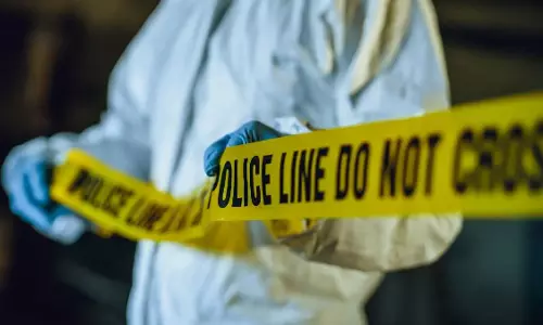 Mumbai: स्कूल में सुबह की प्रार्थना सभा के दौरान 9 कक्षा के छात्र ने कूदकर जान दे दी
