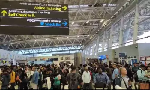 Chennai Airport पर उड़ानों का परिचालन बाधित, अंतरराष्ट्रीय उड़ानों के लिए लंबी कतारें लगी Chennai Airport पर उड़ानों का परिचालन बाधित, अंतरराष्ट्रीय उड़ानों के लिए लंबी कतारें लगी