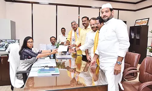 Andhra: अलापति राजेंद्र प्रसाद ने गठबंधन के नेताओं के साथ अपना नामांकन दाखिल किया