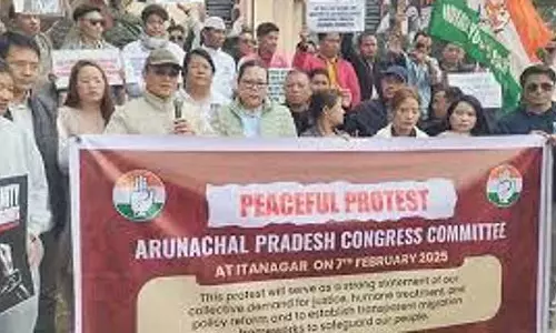 Arunachal : एपीसीसी ने भारतीय प्रवासियों के निर्वासन व्यवहार का विरोध Arunachal : एपीसीसी ने भारतीय प्रवासियों के निर्वासन व्यवहार का विरोध