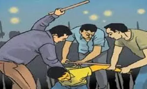 Singrauli: बाइक से हल्की टक्कर के बाद बोलेरो सवारों ने युवक को बेरहमी से पीटा Singrauli: बाइक से हल्की टक्कर के बाद बोलेरो सवारों ने युवक को बेरहमी से पीटा