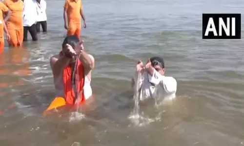 मुख्यमंत्री भजनलाल-मोहन ने किया गंगा स्नान मुख्यमंत्री भजनलाल-मोहन ने किया गंगा स्नान