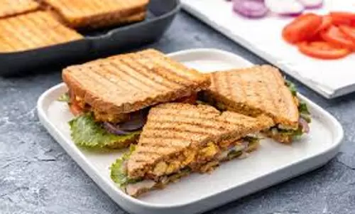 Spinach Sandwich इस हेल्दी डिश के साथ करें दिन की शुरुआत