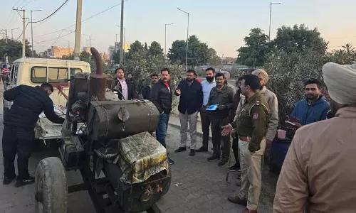Ludhiana: सर्विस लेन से अवैध सब्जी मंडी हटाई गई Ludhiana: सर्विस लेन से अवैध सब्जी मंडी हटाई गई