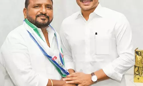 Andhra : पूर्व मंत्री शैलजानाथ वाईएसआरसीपी में शामिल