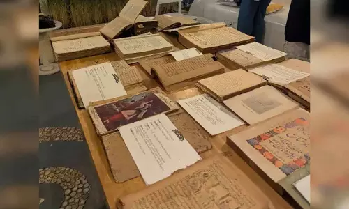 Hyderabad में प्रदर्शनी में 1900 के दशक के दुर्लभ उर्दू टाइपराइटर, पांडुलिपियाँ प्रदर्शित