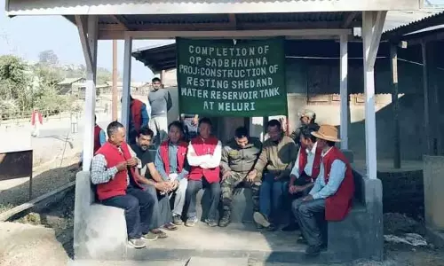 Assam राइफल्स ने निवासियों को सहायता प्रदान की
