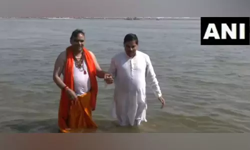 राजस्थान मुख्यमंत्री और मध्य प्रदेश मुख्यमंत्री ने MahaKumbh में डुबकी लगाई