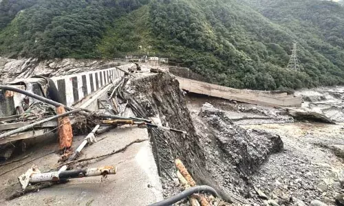Sikkim : वैज्ञानिक अध्ययन से पता चला कि उस रात साउथ लोनाक झील पर क्या हुआ था Sikkim : वैज्ञानिक अध्ययन से पता चला कि उस रात साउथ लोनाक झील पर क्या हुआ था