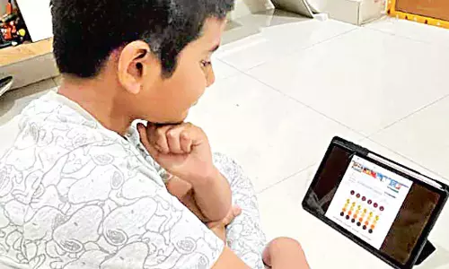 Telangana: मोबाइल फोन पर गेम खेलने वाले बच्चों में कलर ब्लाइंडनेस का खतरा