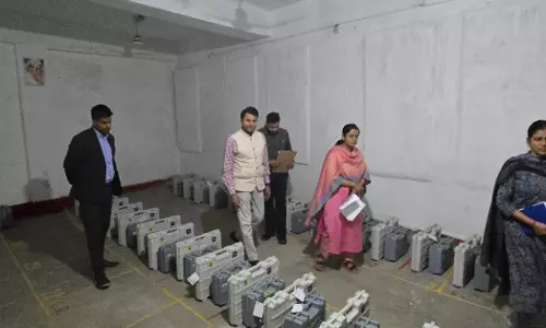 कलेक्टर और एसपी ने खरसिया में स्ट्रांग रूम का निरीक्षण कर तैयारियों का लिया जायजा