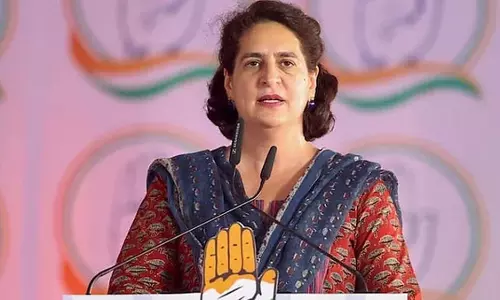 कांग्रेस सांसद प्रियंका गांधी तीन दिवसीय दौरे पर केरल पहुंचीं कांग्रेस सांसद प्रियंका गांधी तीन दिवसीय दौरे पर केरल पहुंचीं
