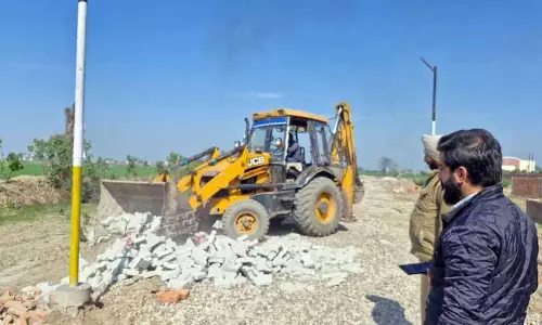 Pakharpura, कथूनंगल में अवैध कॉलोनियां ध्वस्त की गईं Pakharpura, कथूनंगल में अवैध कॉलोनियां ध्वस्त की गईं