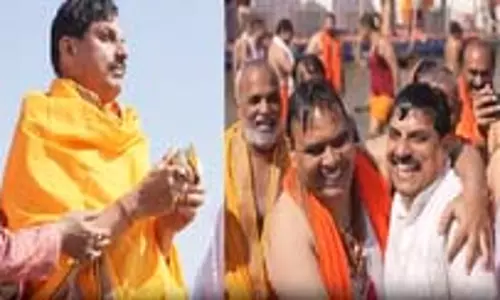 CM Mohan Yadav ने त्रिवेणी संगम में पवित्र डुबकी लगाई