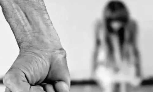 Maharashtra: ठाणे में 13 वर्षीय लड़की का अपहरण कर उसके साथ बलात्कार Maharashtra: ठाणे में 13 वर्षीय लड़की का अपहरण कर उसके साथ बलात्कार