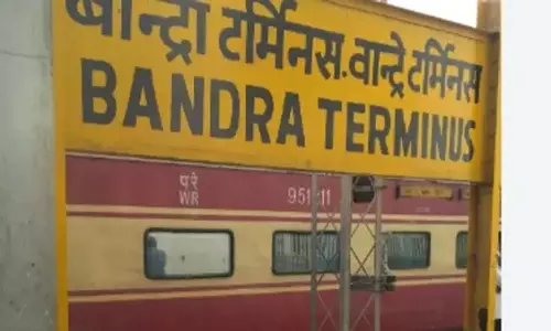 Mumbai के बांद्रा टर्मिनस में आग लगी, किसी के हताहत होने की खबर नहीं Mumbai के बांद्रा टर्मिनस में आग लगी, किसी के हताहत होने की खबर नहीं