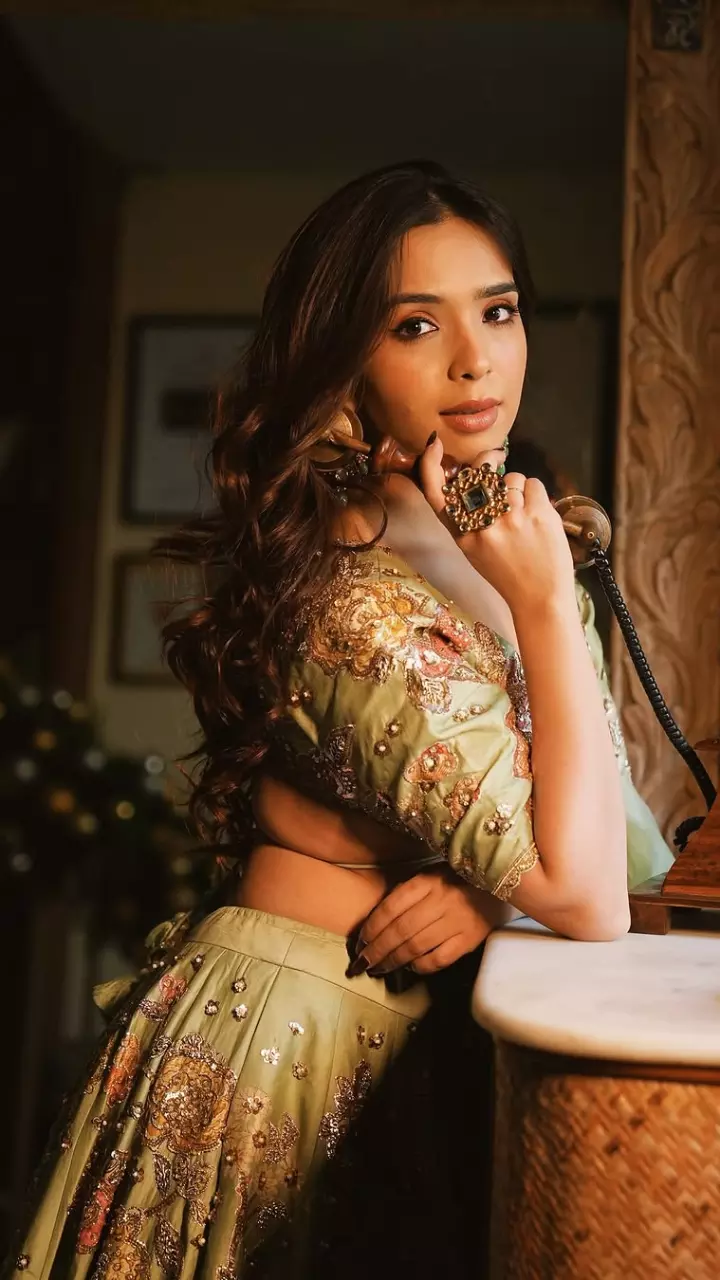 सिद्धी करवा ने लहंगा पहन ढाया कहर