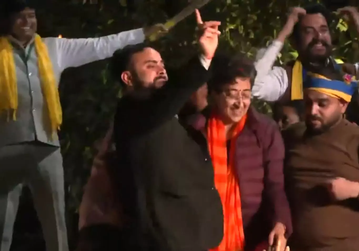बाप तो बाप रहेगा पर डांस, सांसद भड़कीं CM पर बाप तो बाप रहेगा पर डांस, सांसद भड़कीं CM पर