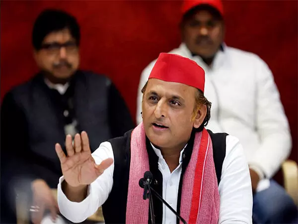 Akhilesh Yadav ने महाकुंभ के दौरान उत्तर प्रदेश में वाहनों के टोल में छूट की मांग की