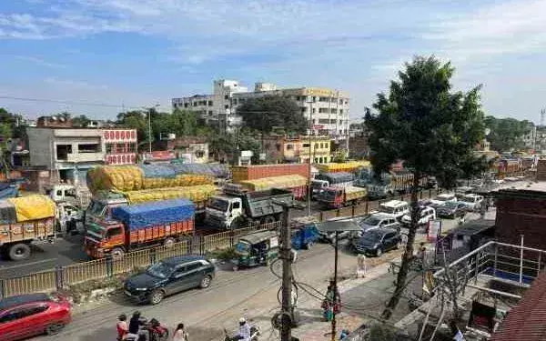 Dhanbad: गोविंदपुर में  जाम रहा जीटी रोड, कई एंबुलेंस भी फंसीं