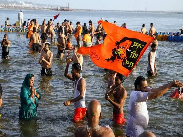 Maha Kumbh: आज 80 लाख से ज़्यादा श्रद्धालुओं ने संगम में पवित्र डुबकी लगाई