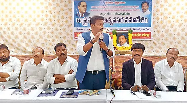 Andhra: आईपीएस अधिकारी सरकार विरोधी प्रस्ताव में शामिल