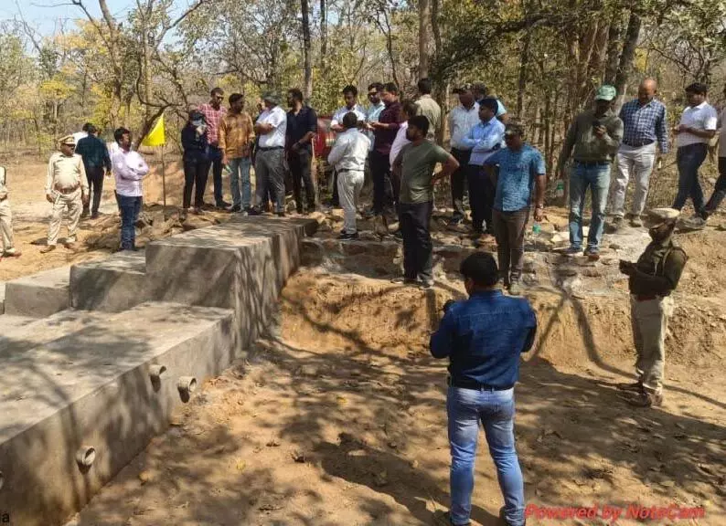 IFS अधिकारियों की टीम ने धमतरी में मृदा संरक्षण और आजीविका पहल का किया अध्ययन