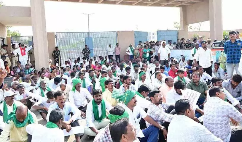 Rangareddy में किसानों ने फार्मा परियोजना के लिए भूमि अधिग्रहण के प्रयासों का विरोध किया