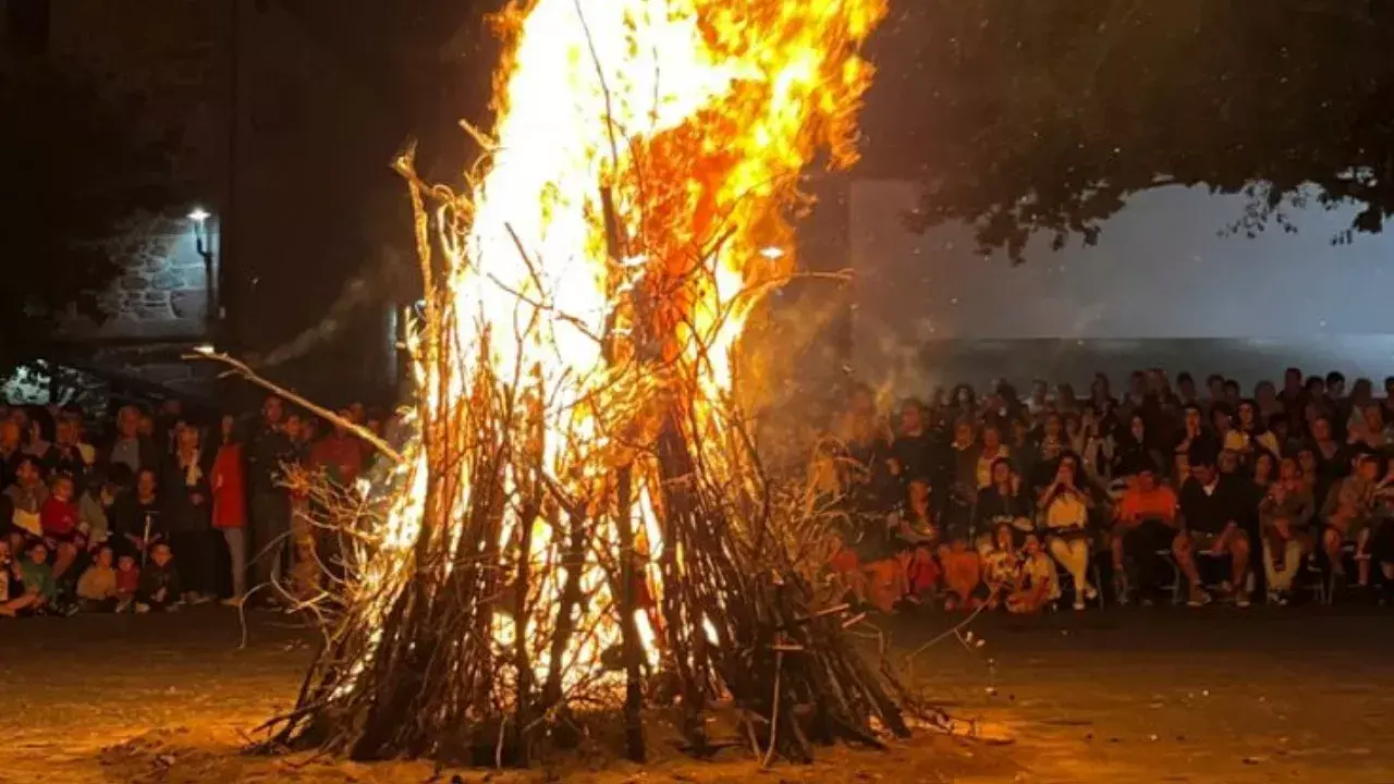 Holika Dahan जानें तिथि, शुभ मुहूर्त और महत्व